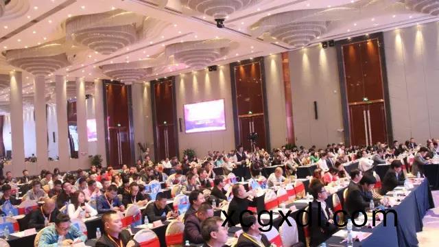 第十(shi)六屆中(zhong)國(guo)燈都産(chan)業(ye)高(gao)峯論(lun)罎在中(zhong)山(shan)古鎮(zhen)擧(ju)行(xing)